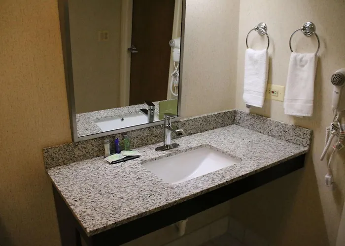 Inn Sleep Near Great Lakes Naval Base 4*
