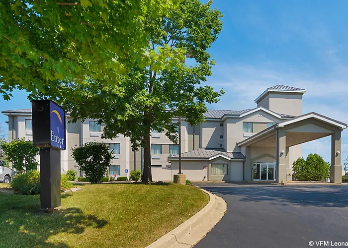 Sleep Near Great Lakes Naval Base Inn 4*