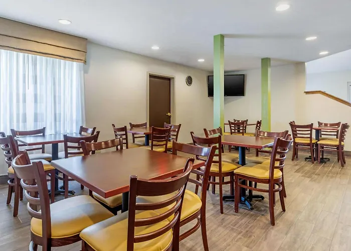 Inn Sleep Near Great Lakes Naval Base 4*