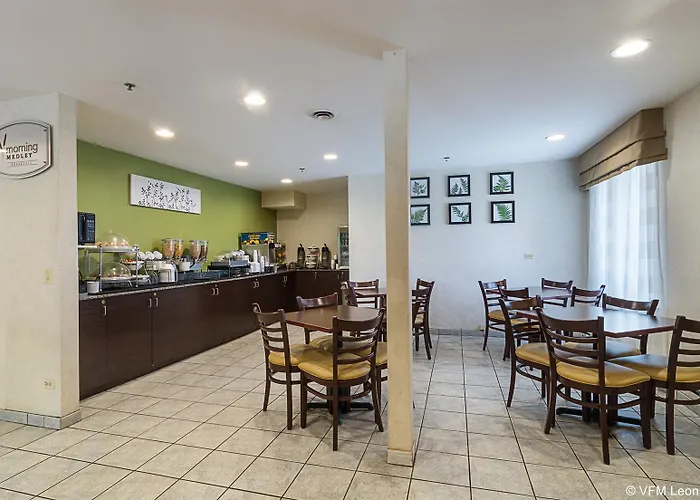 Sleep Near Great Lakes Naval Base Inn 4*
