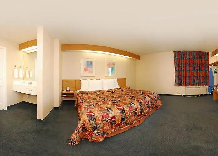 Sleep Near Great Lakes Naval Base 4*