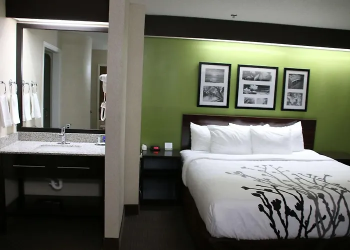 Sleep Near Great Lakes Naval Base Inn 4*